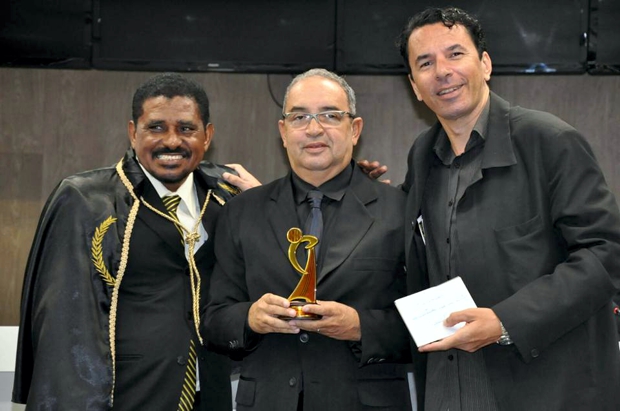 Presidente da ADL, joão Carlos Ramos - Geraldo Passos -e Welber Skaull, Diretor do Museu Histórico de Divinópolis